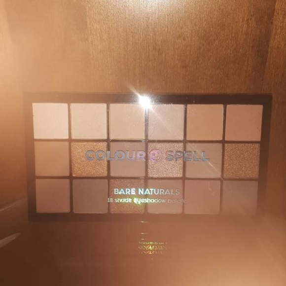 Make up - Picture 1 of 1